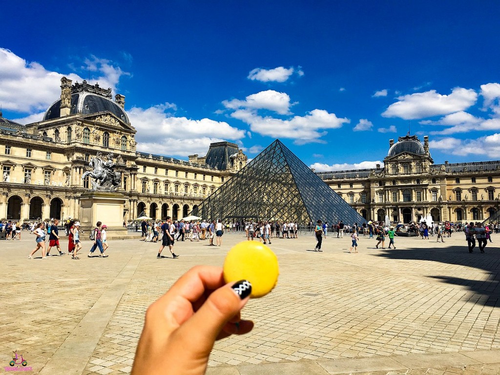 FR Louvre Macaron 2016