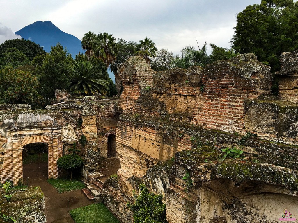 GU Antigua Ruins With Volcano View