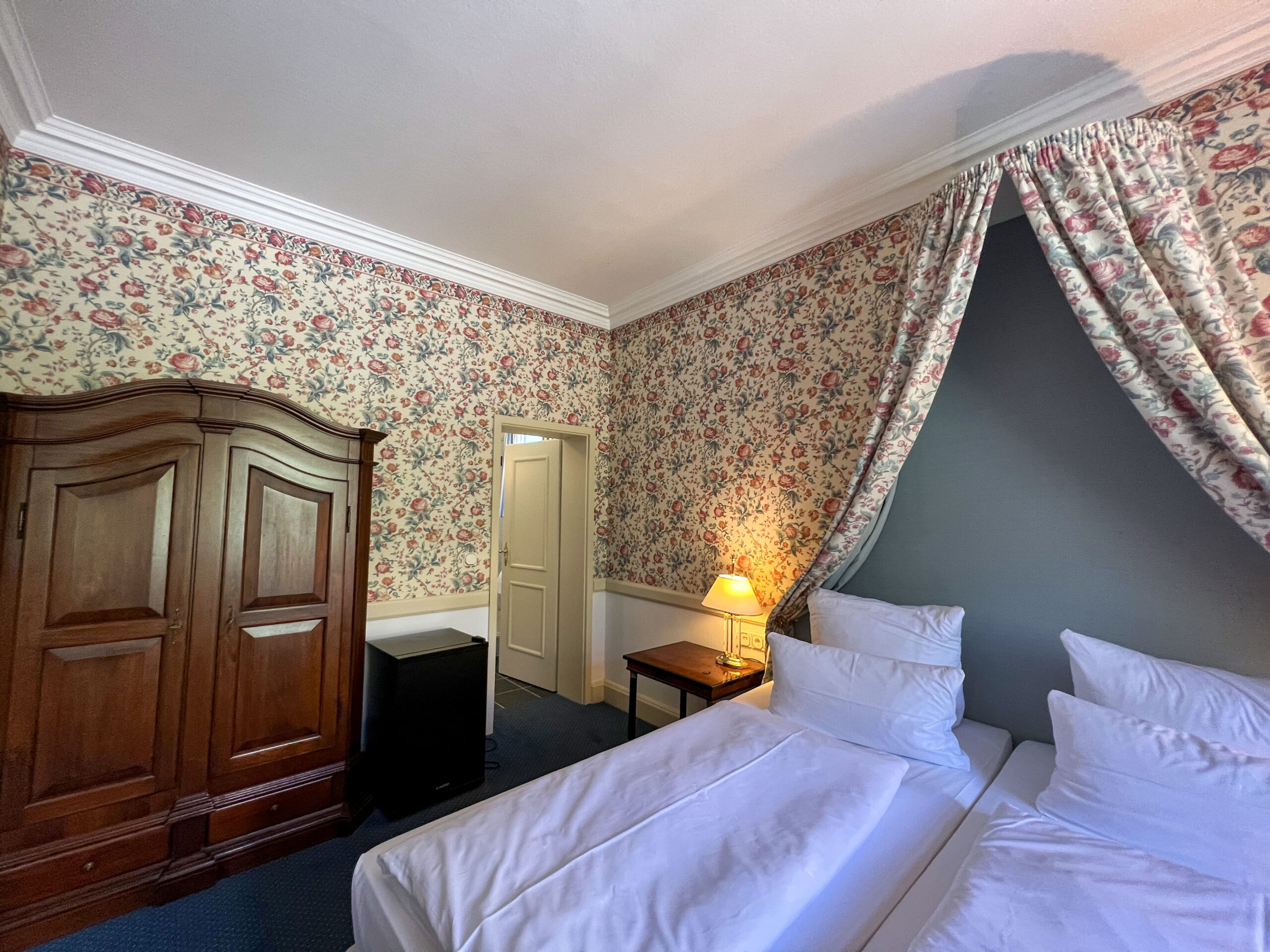 Ameron Alpee Room 53 Bedroom