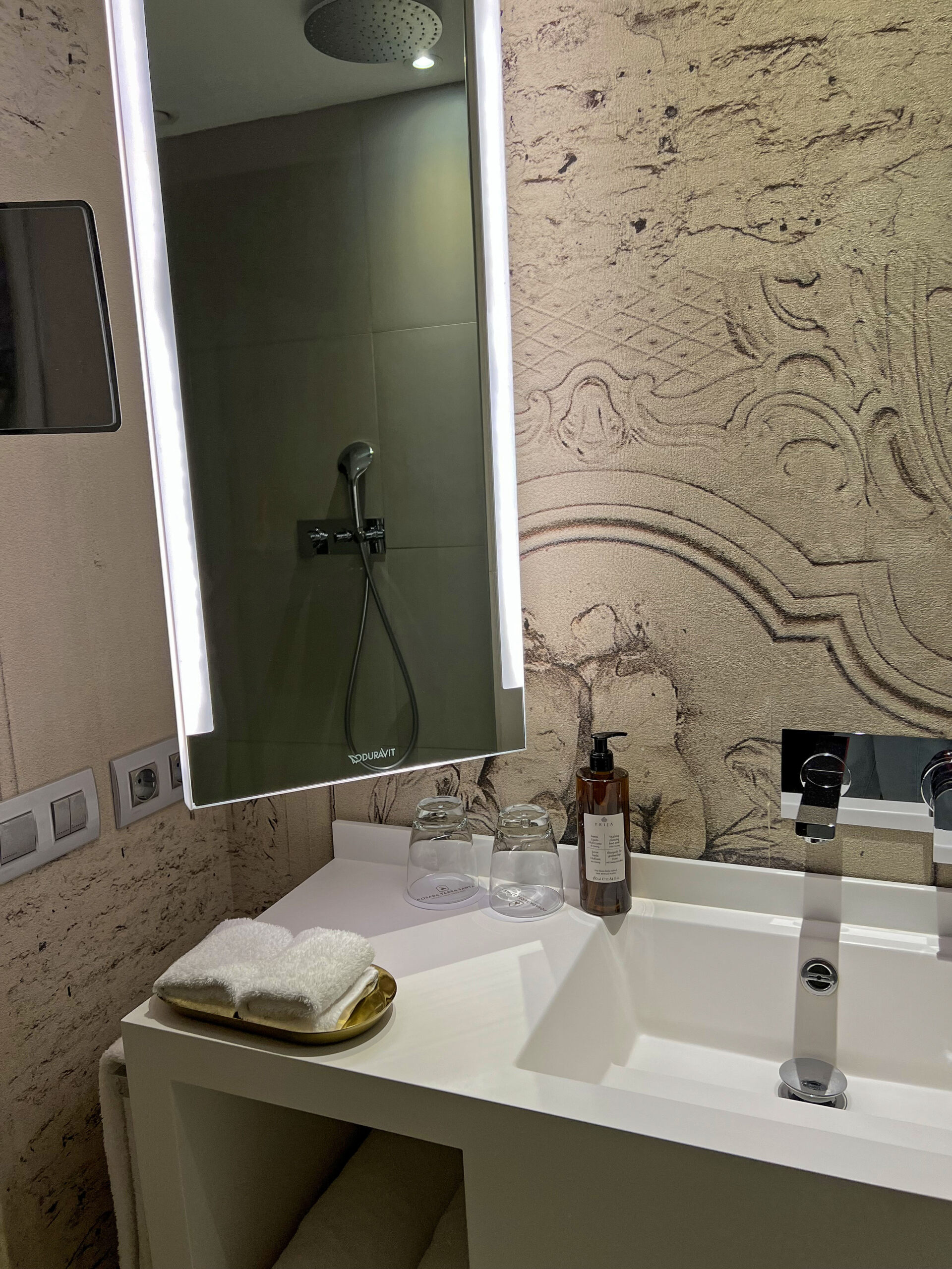 Posada Terra Santa Standard Room Bathroom